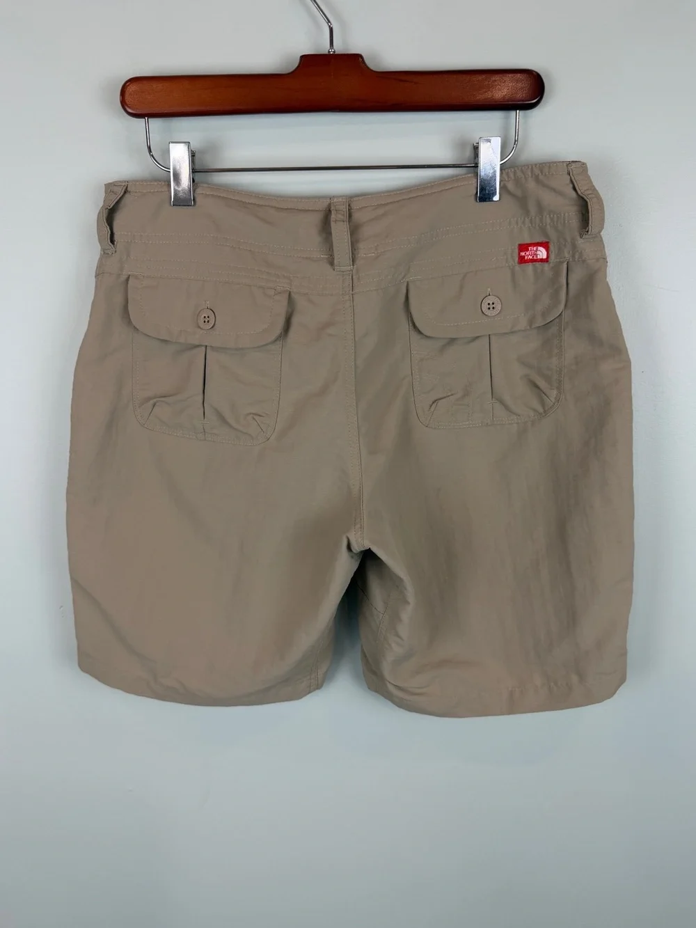 The North Face women’s Tan Hiking outdoor nylon Cargo Shorts size 10 Long